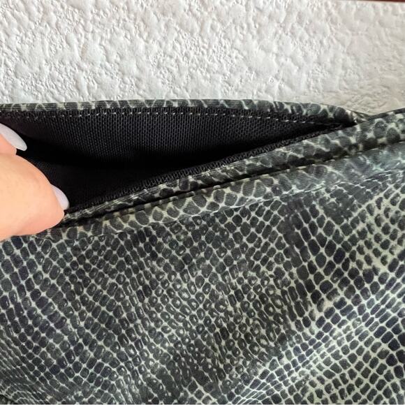 NWT Good American Eco Sheen Print 7/8 Active Legging Hunter Snake Size 3 - Picture 5 of 10